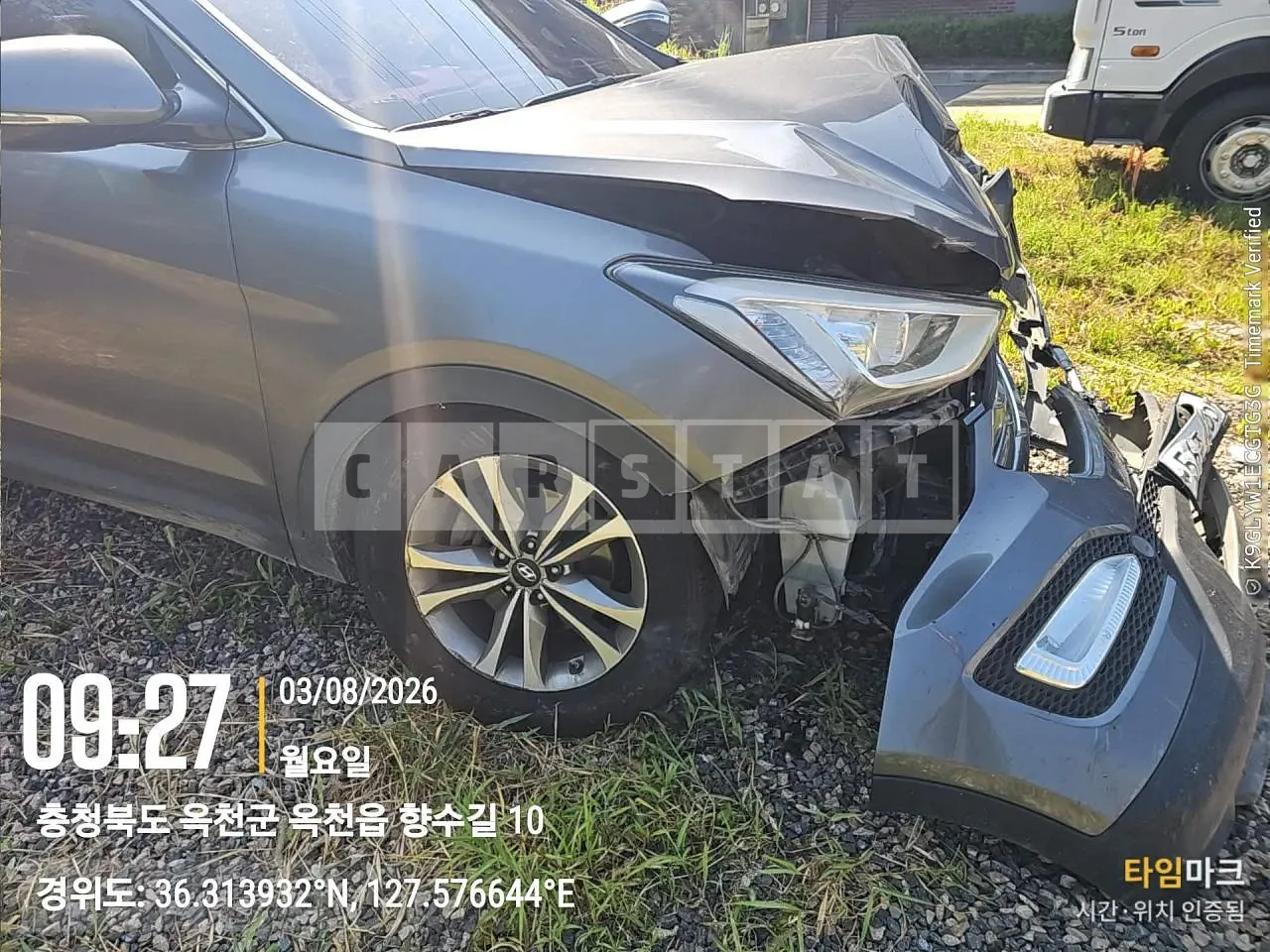 Photo 2 of 9: 2015 Hyundai Santa Fe, VIN KMHSW81UDFU478742 — Korean insurance auction