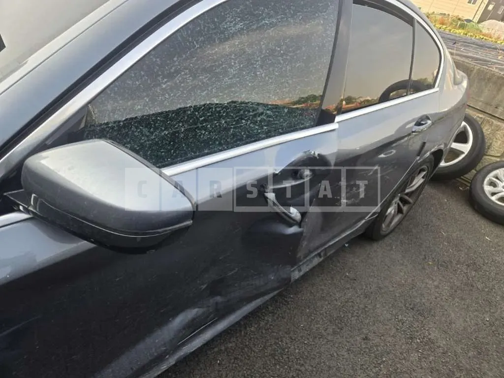 Photo 2 of 10: 2018 BMW 530i — Korean insurance auction