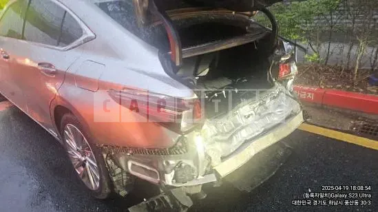 Photo 2 of 6: 2020 Lexus ES300h — Korean insurance auction