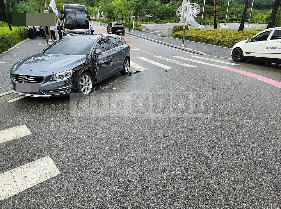 Photo 2 of 5: 2016 Volvo V60D3 — Korean insurance auction