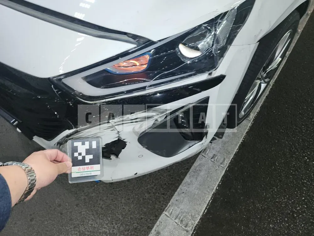 Photo 2 of 23: 2016 Hyundai IONIQ Hybrid, VIN KMHC851CGGU000697 — Korean insurance auction