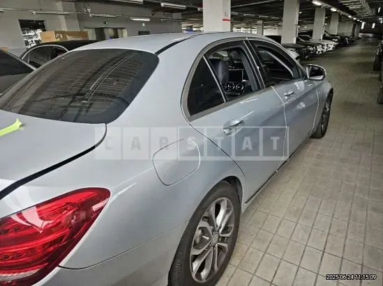 Photo 2 of 7: 2017 Mercedes-Benz C 220d — Korean insurance auction