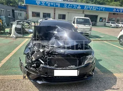 Photo 1 of 13: 2019 Kia K5, VIN KNAGU411BKA323614 — Korean insurance auction