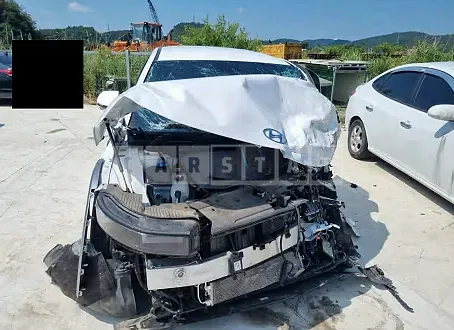 Photo 2 of 16: 2022 Hyundai Modern Ionic 5, VIN KMHKN81AFNU025524 — Korean insurance auction