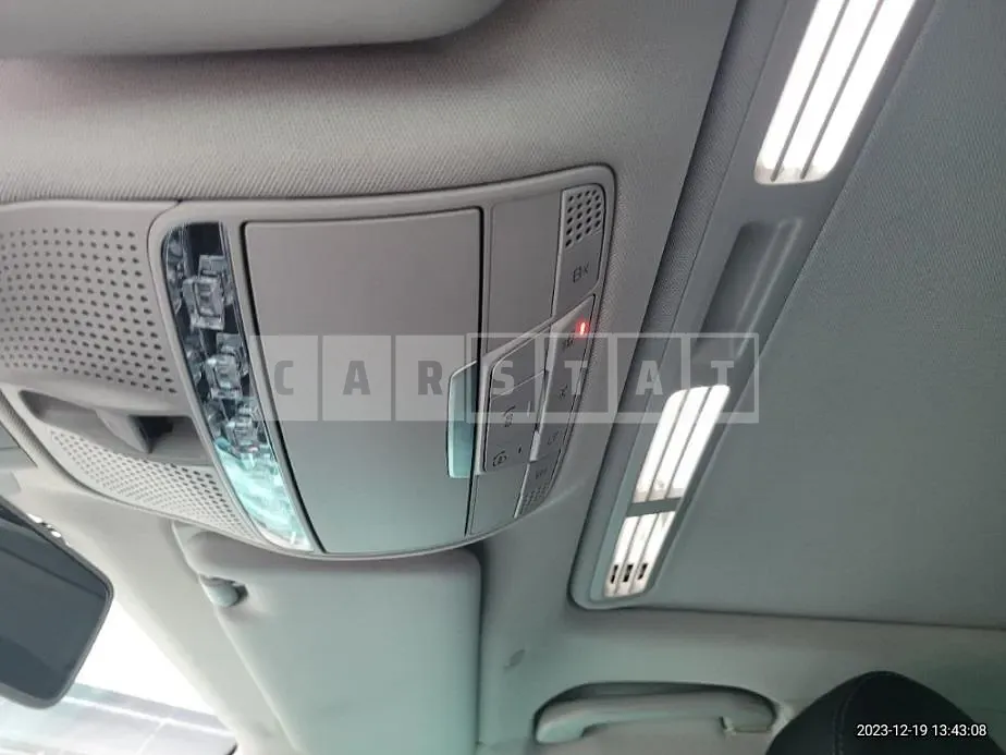 Photo 2 of 19: 2018 Mercedes-Benz E300, VIN WDDZF4JB3KA524484 — Korean insurance auction