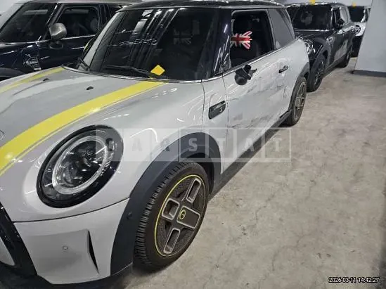 Photo 2 of 45: 2022 MINI Cooper Se — Korean insurance auction