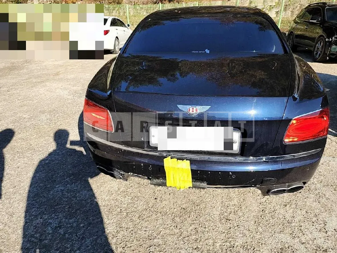 Photo 2 of 13: 2018 Bentley Flying Spur V8, VIN SCBET53W1JC066280 — Korean insurance auction