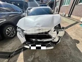 Photo 2 of 23: 2018 Lexus ES300h, VIN JTHBW1GG4J2177879 — Korean insurance auction