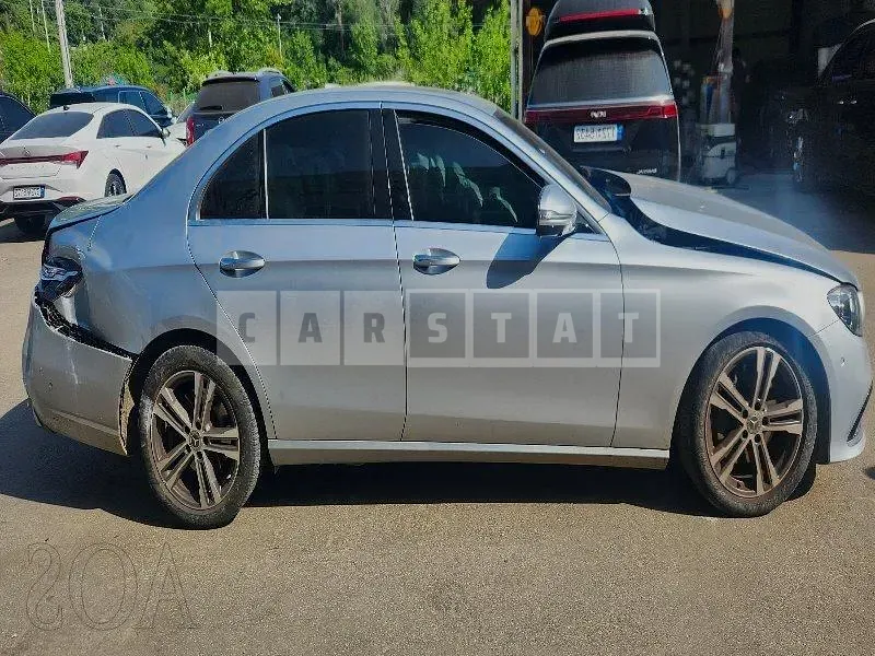 Photo 2 of 9: 2022 Mercedes-Benz E350 4Matic, VIN W1KZF8GB5NB013775 — Korean insurance auction
