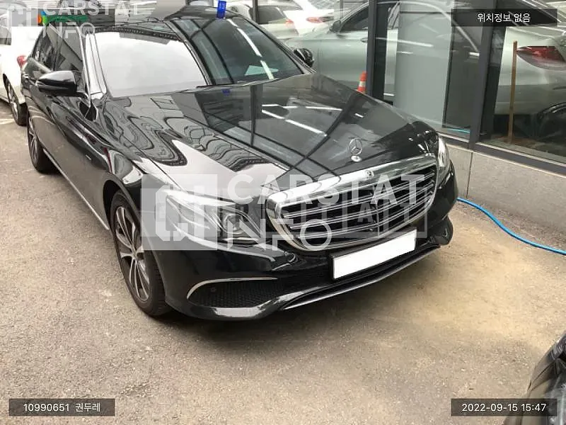 Photo 2 of 12: 2019 Mercedes-Benz E300 e, VIN WDDZF5DB7KA697751 — Korean insurance auction