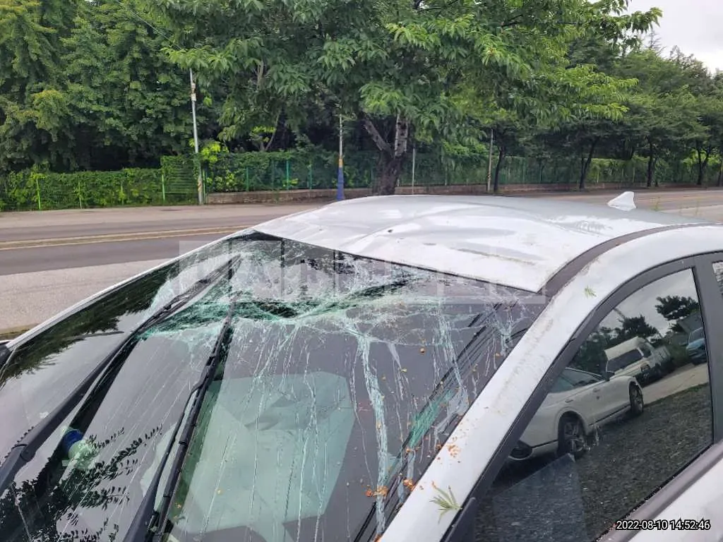 Photo 2 of 19: 2020 Hyundai Kona, VIN KMHK4815GLU530389 — Korean insurance auction