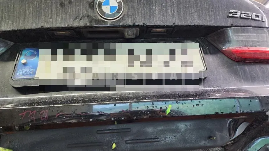 Photo 2 of 14: 2020 BMW 320i Luxury — Korean insurance auction