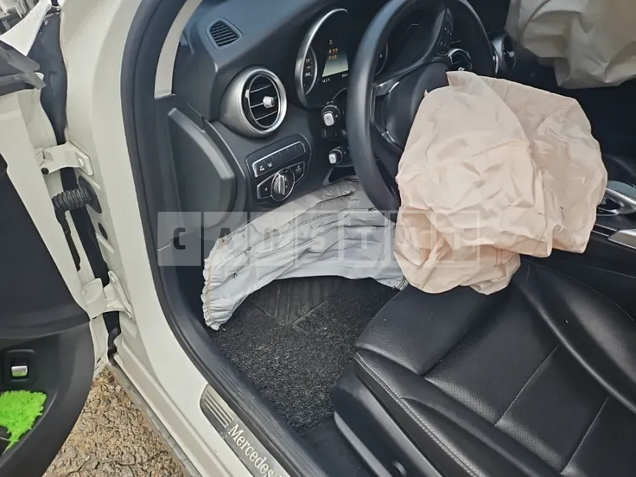 Photo 2 of 12: 2018 Mercedes-Benz C200 — Korean insurance auction