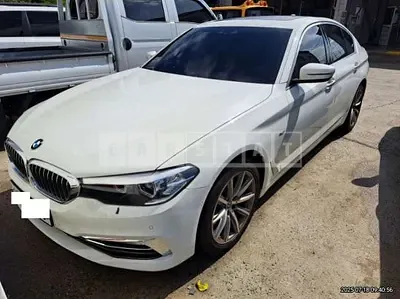 Photo 1 of 15: 2018 BMW 520i — Korean insurance auction