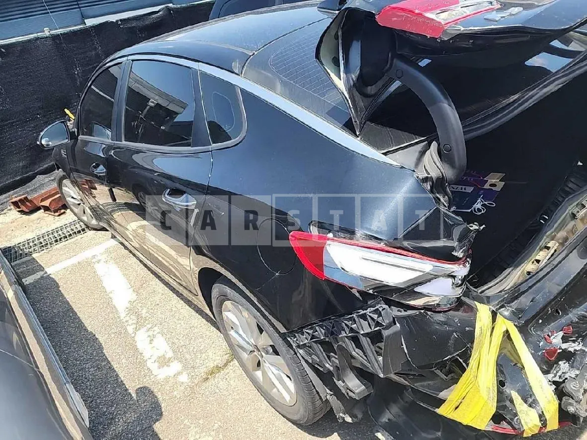 Photo 2 of 17: 2016 Kia K5 — Korean insurance auction