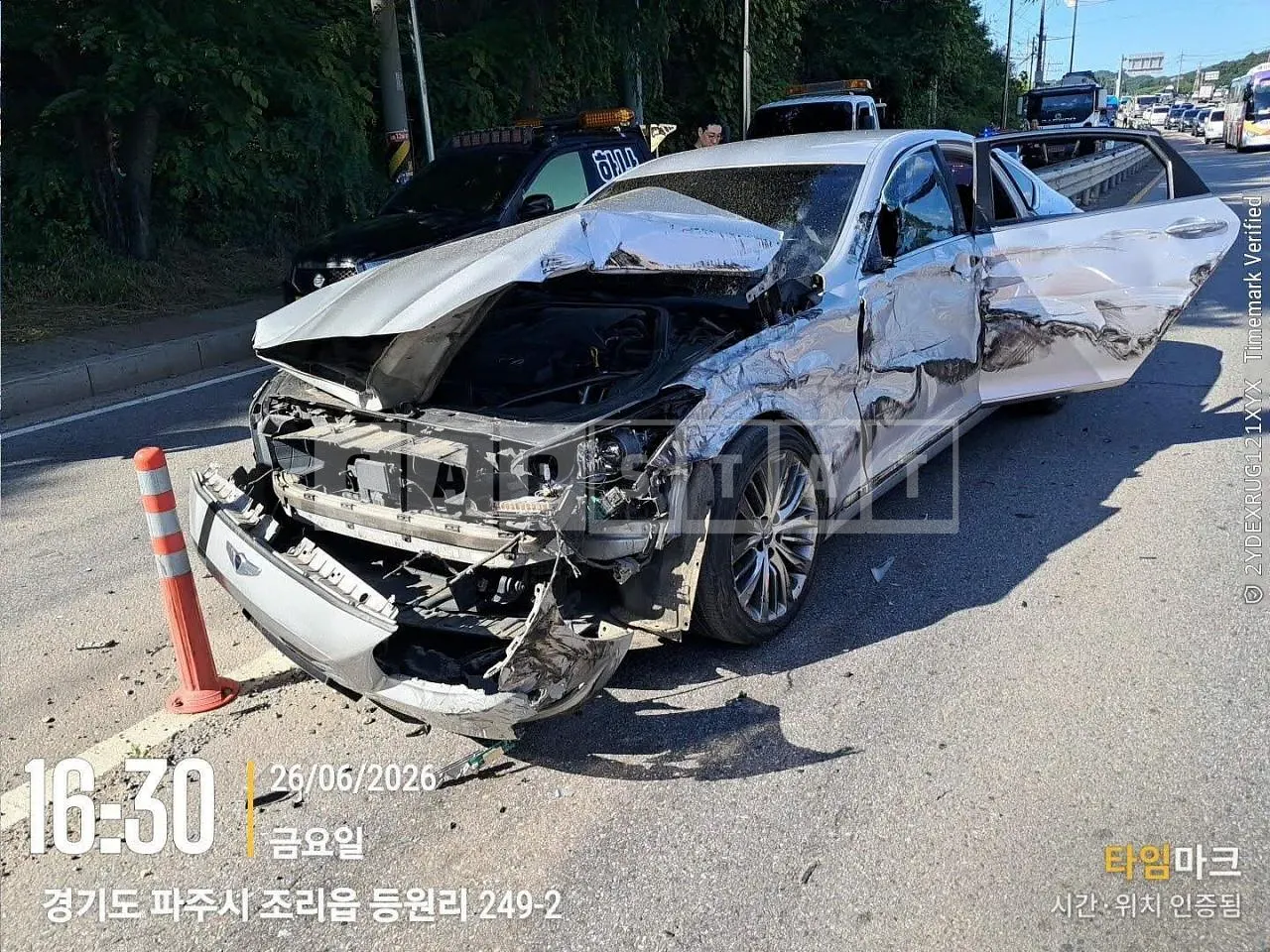 Photo 2 of 92: 2016 Hyundai Genesis, VIN KMHGM41DDGU166058 — Korean insurance auction