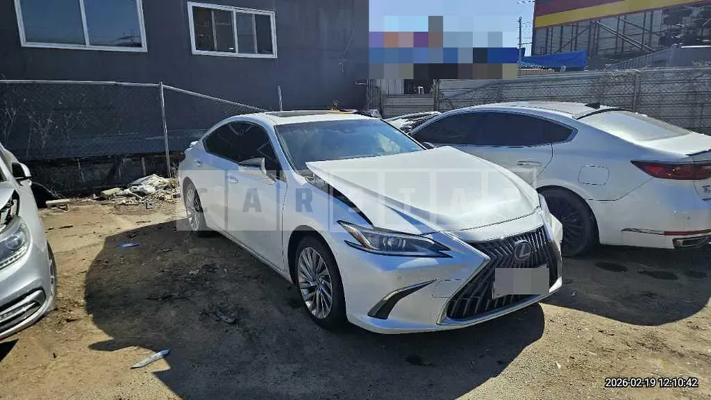 Photo 2 of 27: 2022 Lexus ES300h — Korean insurance auction
