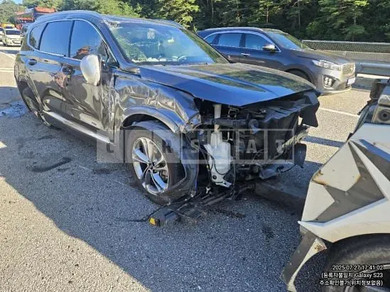 Photo 2 of 4: 2019 Hyundai Santa Fe — Korean insurance auction