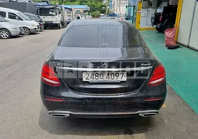 Photo 1 of 12: 2020 Mercedes-Benz E220d 4Matic, VIN W1KZF0FB6LA820036 — Korean insurance auction