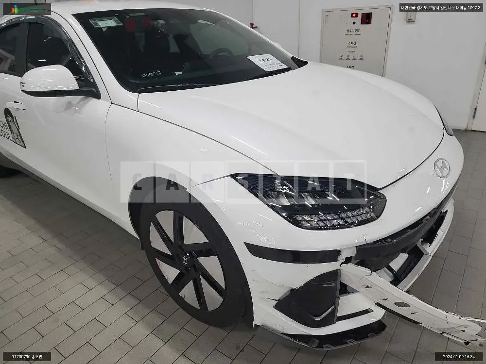 Photo 2 of 9: 2023 Hyundai IONIQ 6, VIN KMHM241AFPA061167 — Korean insurance auction