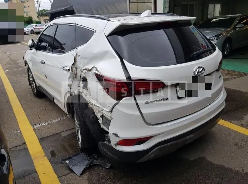 Photo 2 of 19: 2016 Hyundai Santa Fe DM 2.0, VIN KMHSW81UBHU742776 — Korean insurance auction