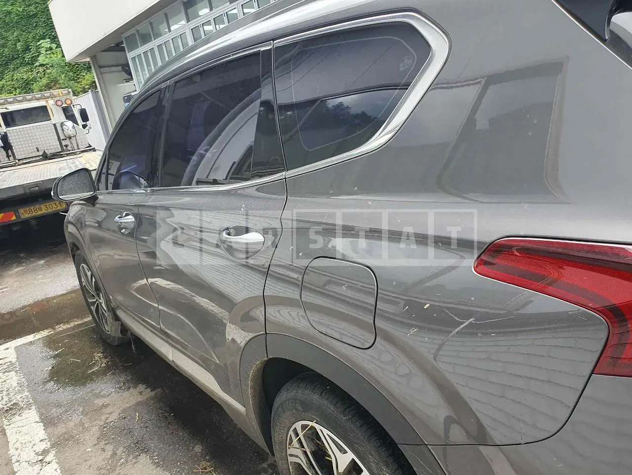 Photo 2 of 19: 2019 Hyundai Santa Fe, VIN KMHS381BBKU152798 — Korean insurance auction