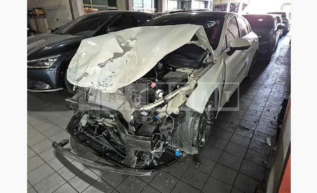 Photo 2 of 17: 2022 Kia K5 — Korean insurance auction