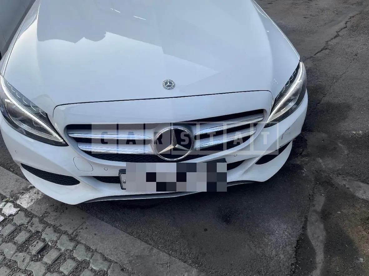 Photo 2 of 4: 2018 Mercedes-Benz (parts) C220 d Light — Korean insurance auction