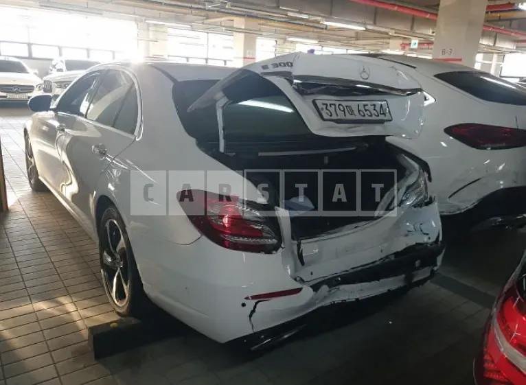Photo 2 of 12: 2020 Mercedes-Benz E250, VIN W1KZF4FB7LA806671 — Korean insurance auction