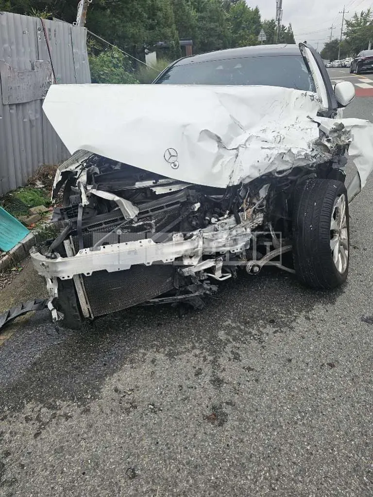 Photo 2 of 38: 2018 Mercedes-Benz E220 d — Korean insurance auction