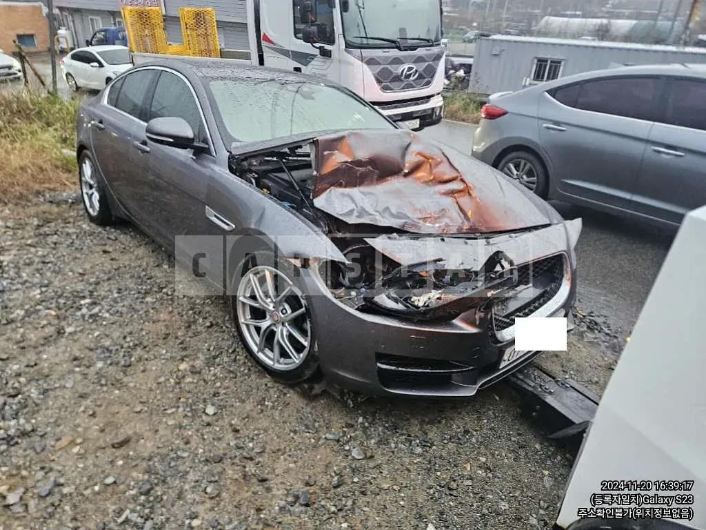 Photo 2 of 9: 2016 Jaguar XE 2.0d — Korean insurance auction