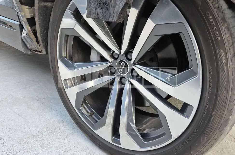 Photo 2 of 57: 2023 Audi Q8 55 TFSI quattro — Korean insurance auction