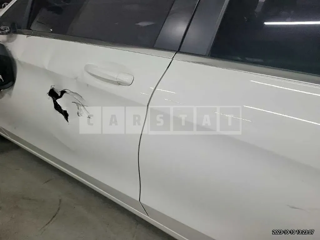 Photo 2 of 27: 2016 Mercedes-Benz C 200d, VIN WDDWF3HB2GF318540 — Korean insurance auction