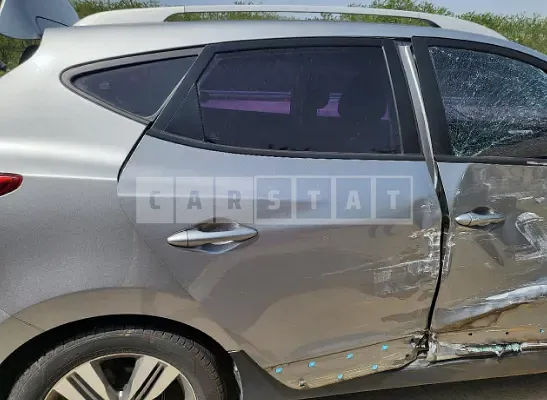 Photo 2 of 9: 2015 Hyundai Tucson, VIN KMHJT81FBFU014471 — Korean insurance auction