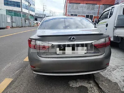 Photo 1 of 43: 2018 Lexus ES300h, VIN JTHBW1GG7J2176824 — Korean insurance auction