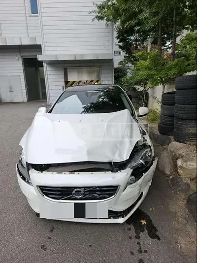 Photo 1 of 26: 2016 Volvo V40T5 — Korean insurance auction