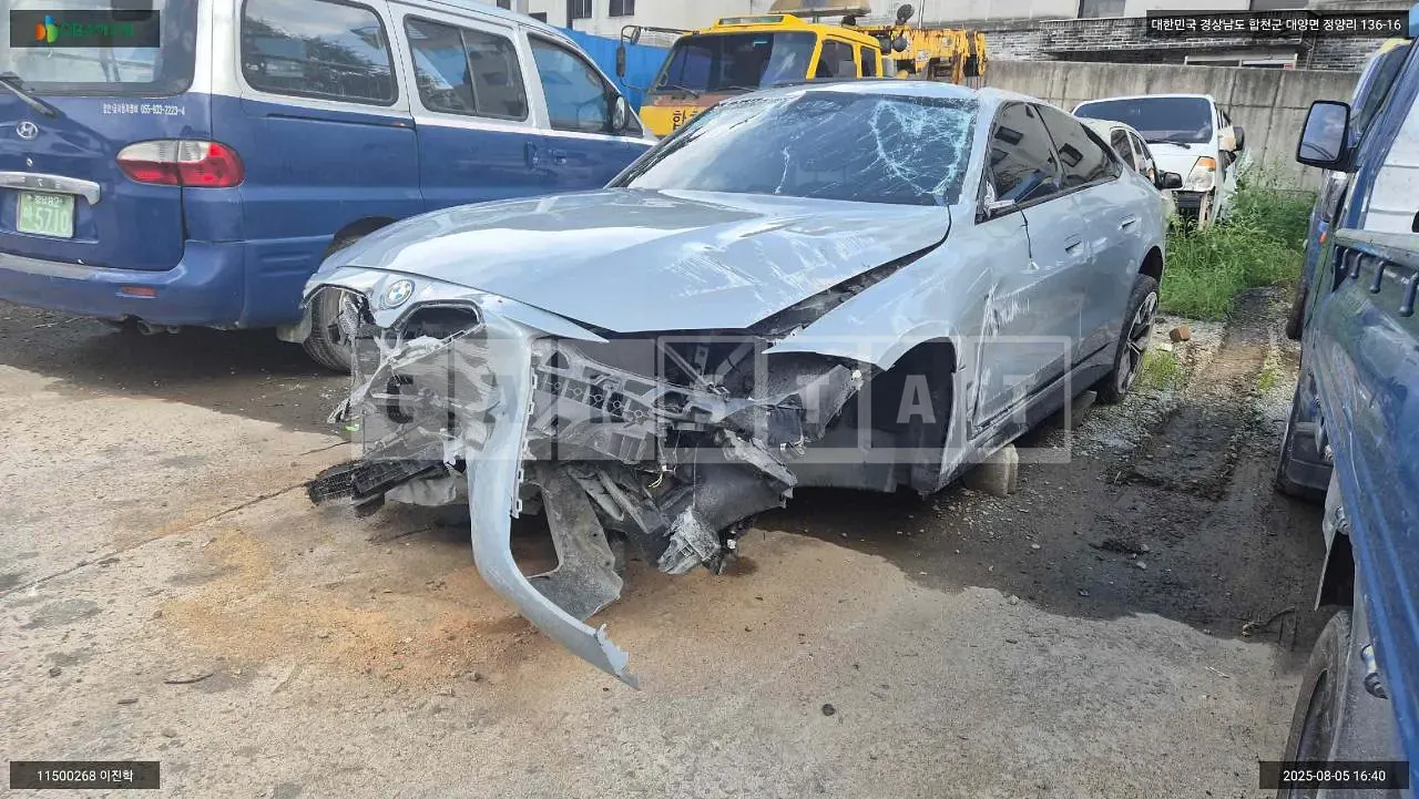 Photo 2 of 11: 2022 BMW i4 eDrive40, VIN WBY71AW0XPFN65614 — Korean insurance auction