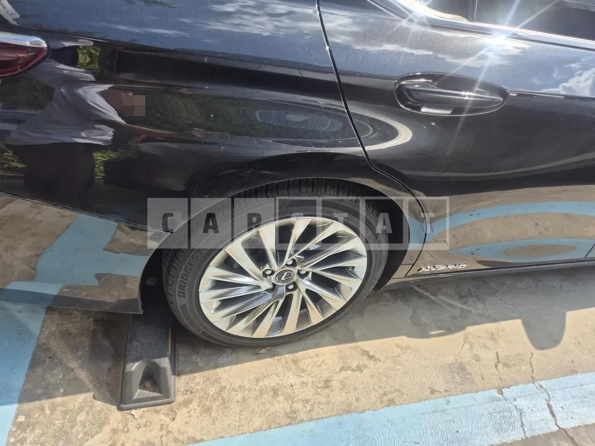 Photo 2 of 30: 2019 Lexus ES300h — Korean insurance auction