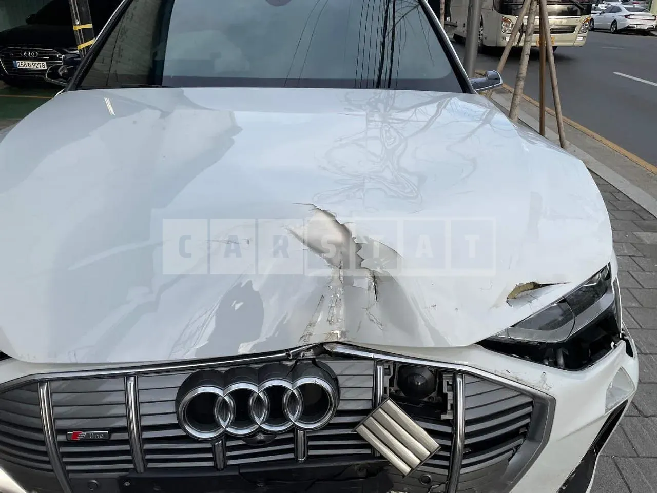 Photo 2 of 40: 2021 Audi e-tron 55 quattro, VIN WAUZZZGE4MB043881 — Korean insurance auction
