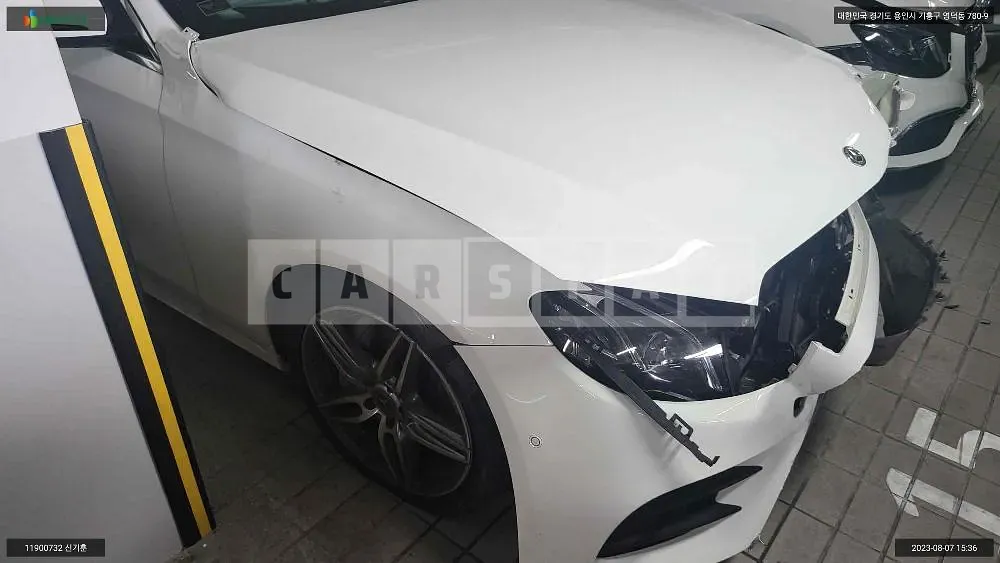 Photo 2 of 15: 2019 Mercedes-Benz E300, VIN WDDZF4JB7KA597812 — Korean insurance auction