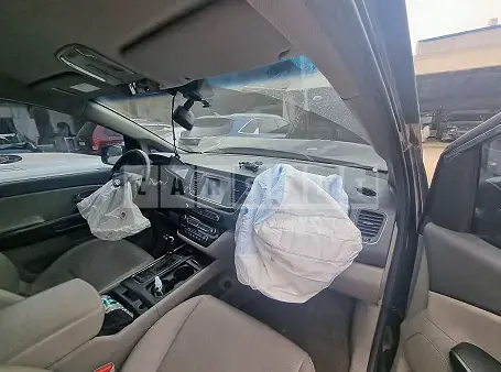 Photo 2 of 10: 2016 Kia Carnival, VIN KNAMB81ABGS096044 — Korean insurance auction