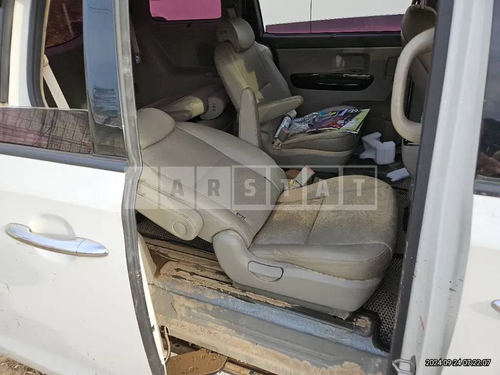 Photo 2 of 15: 2016 Kia Carnival — Korean insurance auction