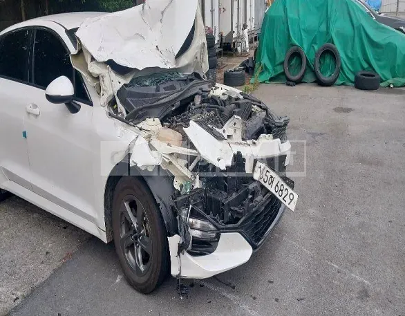 Photo 2 of 17: 2022 Kia K5 — Korean insurance auction