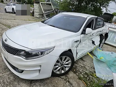 Photo 1 of 9: 2016 Kia K5 — Korean insurance auction
