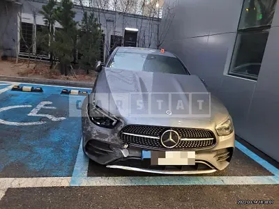 Photo 1 of 27: 2022 Mercedes-Benz E220d 4Matic, VIN W1KZF0FB1NB020418 — Korean insurance auction