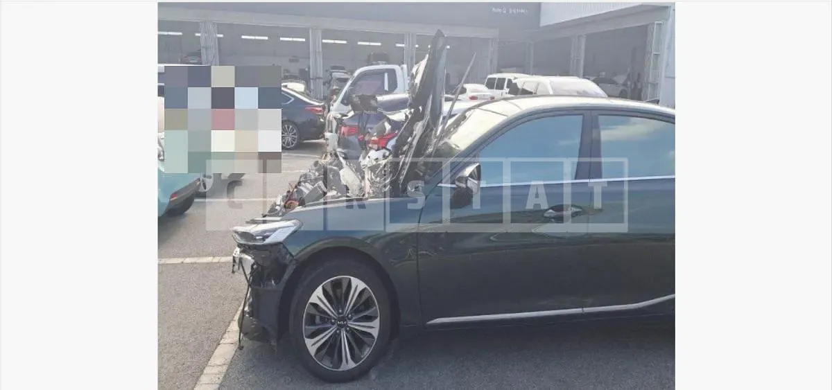 Photo 2 of 37: 2022 Kia K8 1.6 Hybrid — Korean insurance auction