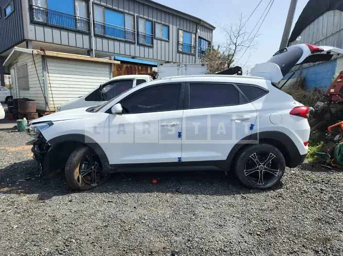 Photo 2 of 5: 2017 Hyundai Tucson, VIN KMHJ381ABHU259498 — Korean insurance auction