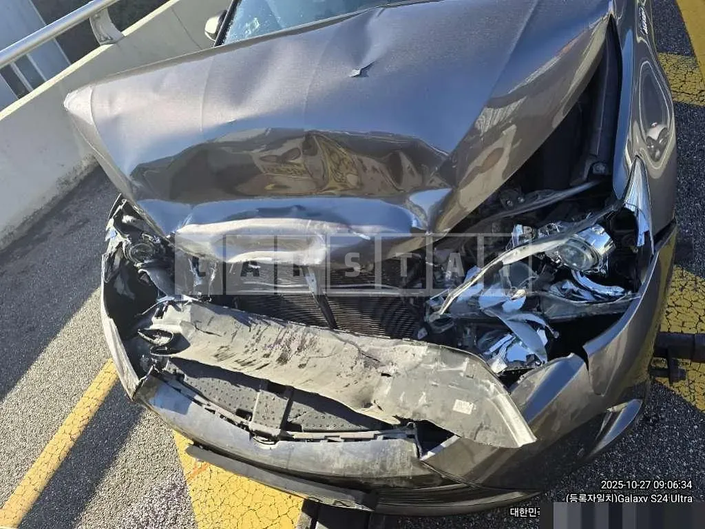 Photo 2 of 6: 2016 Toyota Camry Hybrid LE — Korean insurance auction