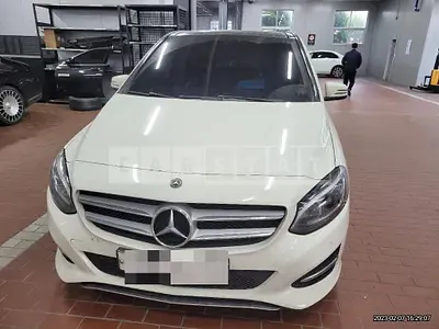 Photo 1 of 13: 2018 Mercedes-Benz B200 d — Korean insurance auction