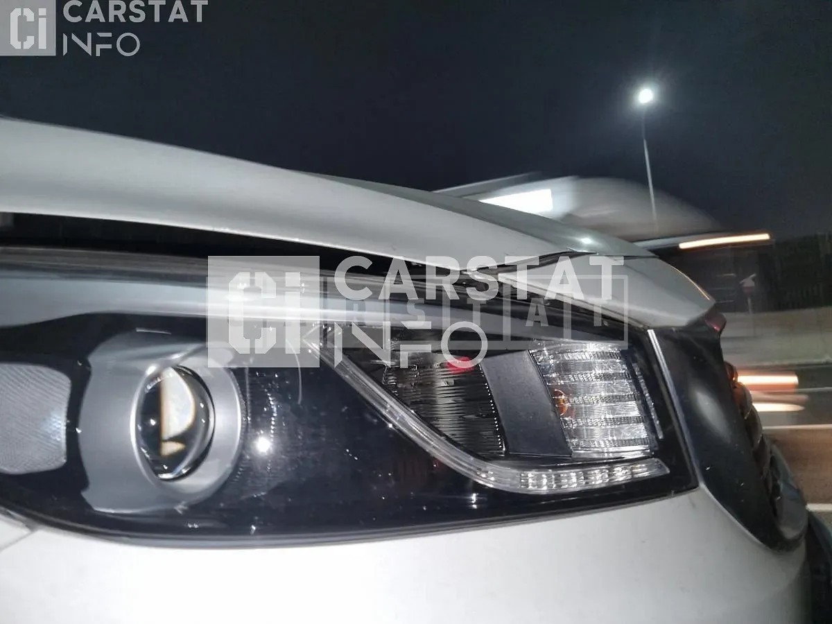 Photo 2 of 4: 2015 Kia Carnival 9-Seater, VIN KNAMB81ABGS151760 — Korean insurance auction